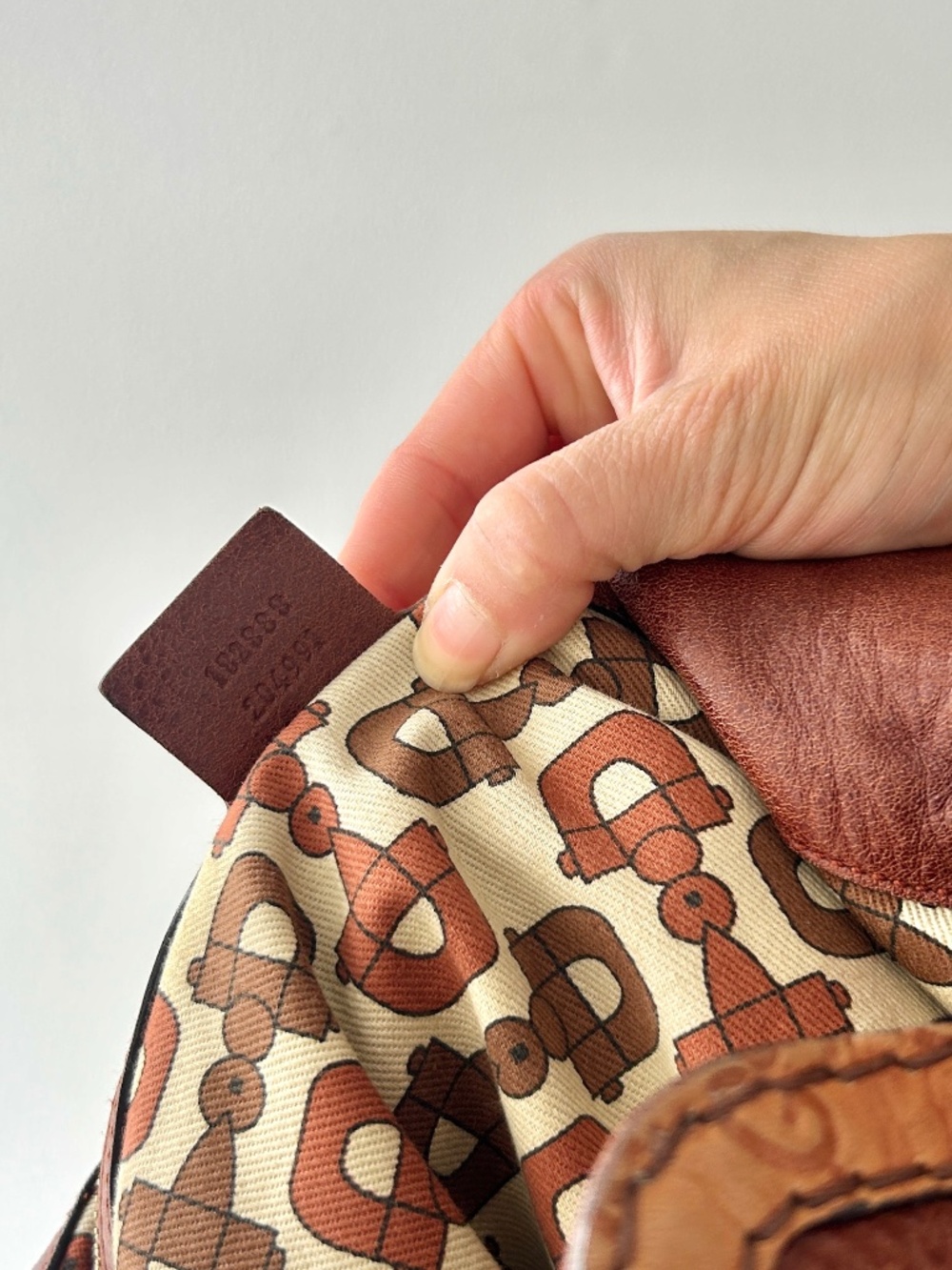 Gucci Indy brown bag *AUTHENTICATED* - Picture 6 of 12
